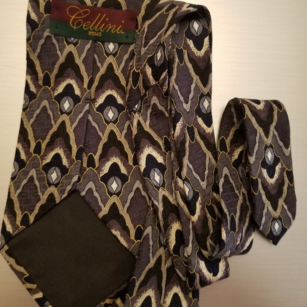 CELLINI UOMO 100% SILK NECKTIE-GEOMETRIC GOLD & GRAY PATTERN- MADE IN USA